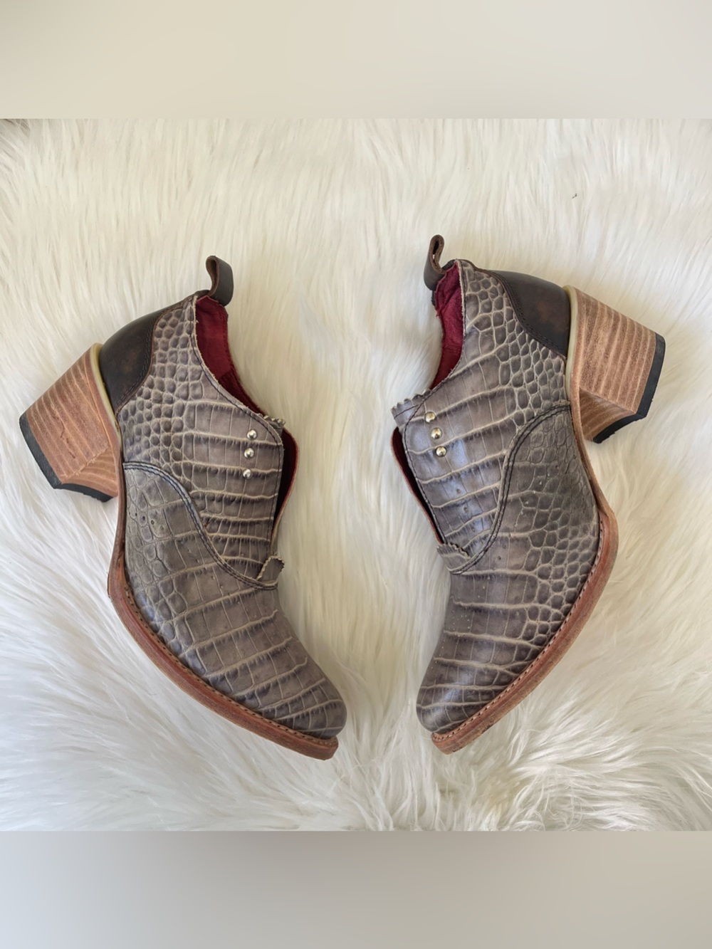 NEW | FREEBIRDS By Steven Sadie Ankle Boots Crocodile-Embossed Grey Leather sz 8
